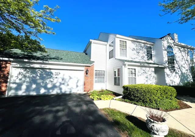 Homes for sale in Lake Bluff, IL | 111 N Woodbury Ln, Lake Bluff, IL 60044 | MLS# 12676231