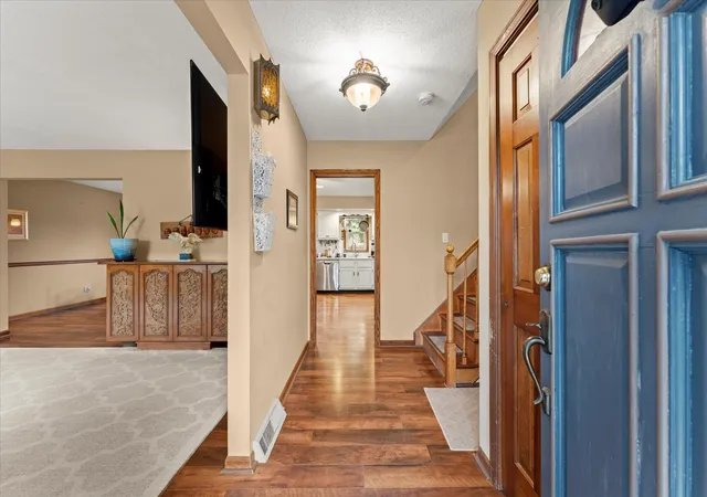Homes for sale in Mahomet, IL | 208 S Meadowhill Ln, Mahomet, IL 61853 | MLS# 12676272