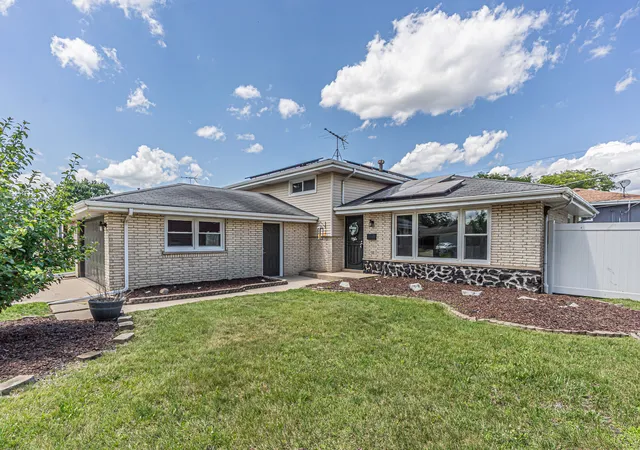 Homes for sale in South Holland, IL | 1320 E 169th Pl, South Holland, IL 60473 | MLS# 12676284