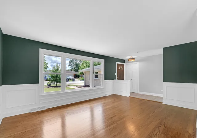 Photo 4 of Single family home for sale at 1320 E 169th Place, South Holland, IL 60473 | MLS# 12676284 | Listing updated on 2026-09-24