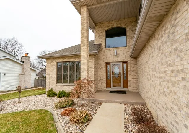 4th image of 902 Somerset Dr, Carol Stream, IL 60188 | MLS# 12676309