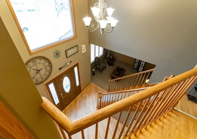 5th image of 902 Somerset Dr, Carol Stream, IL 60188 | MLS# 12676309