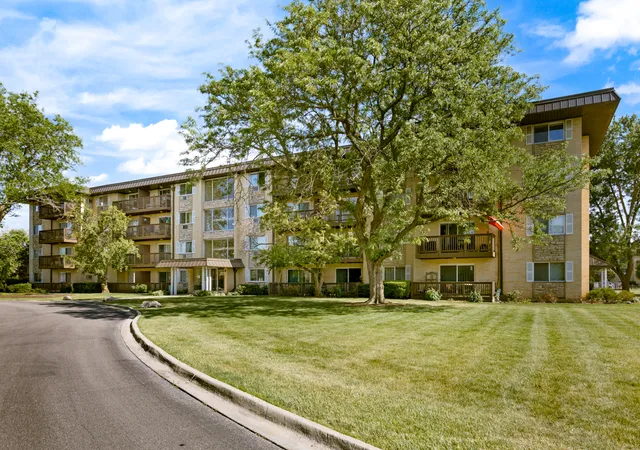 Homes for sale in Arlington Heights, IL | 2214 S Goebbert Rd #178, Arlington Heights, IL 60005 | MLS# 12676327