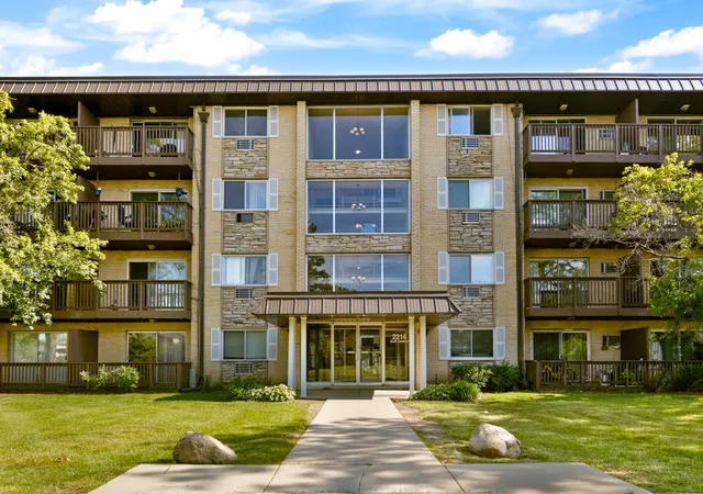 Homes for sale in Arlington Heights, IL | 2214 S Goebbert Rd #178, Arlington Heights, IL 60005 | MLS# 12676327