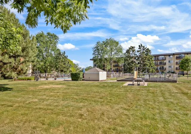 Homes for sale in Arlington Heights, IL | 2214 S Goebbert Road, Arlington Heights, IL 60005 | Houzeo