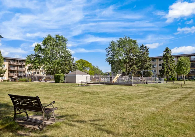 Homes for sale in Arlington Heights, IL | 2214 S Goebbert Rd #178, Arlington Heights, IL 60005 | MLS# 12676327