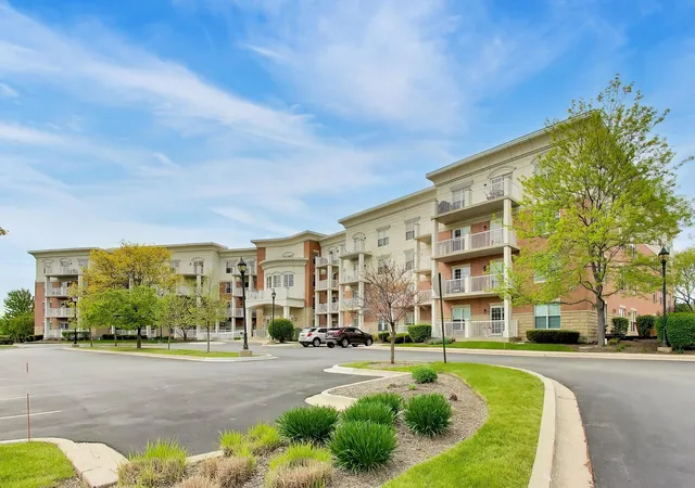 Homes for sale in Arlington Heights, IL | 601 W Rand Rd #201, Arlington Heights, IL 60004 | MLS# 12676328