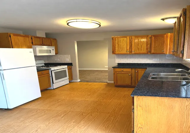 4th image of 156 Cloverleaf Rd, Matteson, IL 60443 | MLS# 12676340