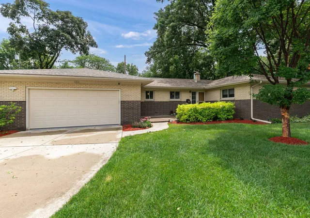 Homes for sale in East Moline, IL | 2221 3rd St B St, East Moline, IL 61244 | MLS# 12676357