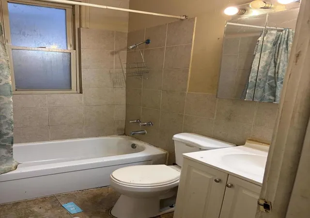Homes for sale in Chicago, IL | 7230 S Wentworth Ave, Chicago, IL 60621 | MLS# 12676358