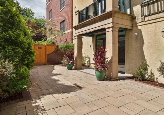 2nd image of 1107 Greenleaf Ave #2F, Wilmette, IL 60091 | MLS# 12676368
