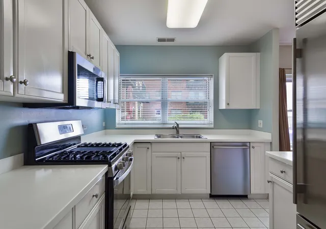 4th image of 1107 Greenleaf Ave #2F, Wilmette, IL 60091 | MLS# 12676368