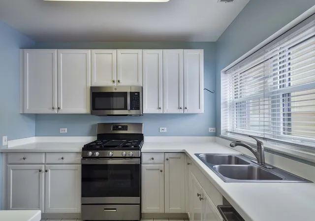 5th image of 1107 Greenleaf Ave #2F, Wilmette, IL 60091 | MLS# 12676368