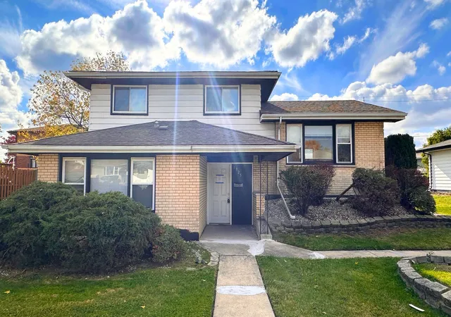 Homes for sale in South Holland, IL | 1325 E 168th Pl, South Holland, IL 60473 | MLS# 12676409