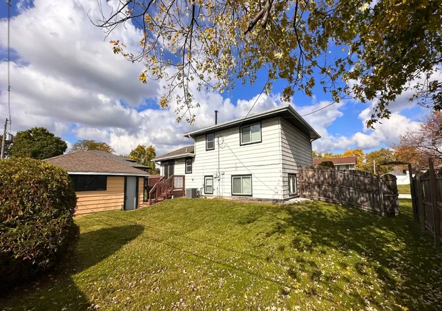 Homes for sale in South Holland, IL | 1325 E 168th Pl, South Holland, IL 60473 | MLS# 12676409