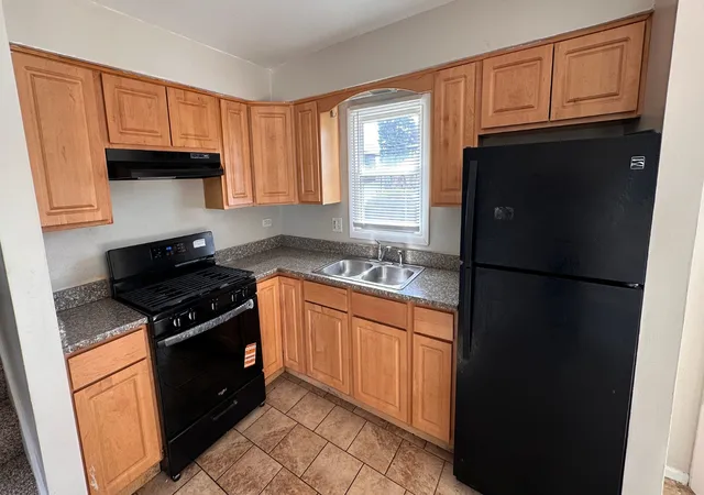 Homes for sale in South Holland, IL | 1325 E 168Th Pl, South Holland, IL 60473 | MLS# 12676409