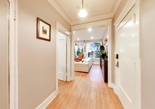 3rd image of 4428 N Malden St, Chicago, IL 60640