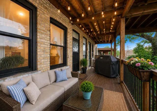 2nd image of 4428 N Malden St, Chicago, IL 60640