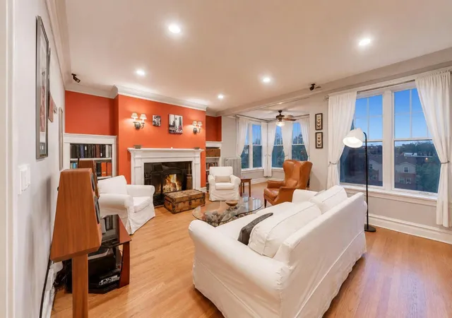 5th image of 4428 N Malden St, Chicago, IL 60640