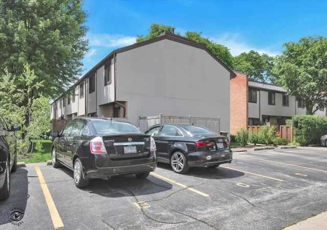 Homes for sale in Glenview, IL | 1734 Henley St #4, Glenview, IL 60025 | MLS# 12676464