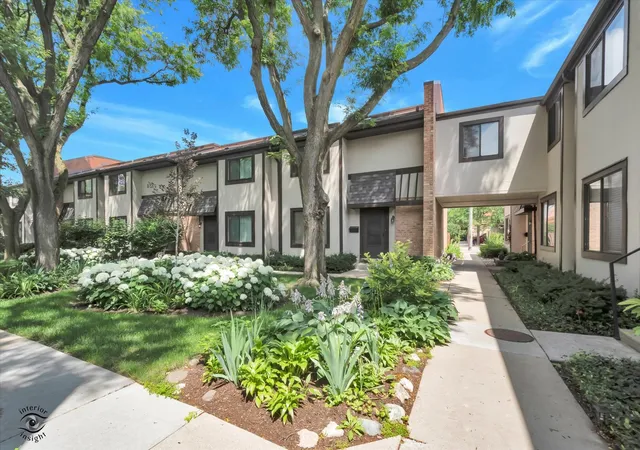 Homes for sale in Glenview, IL | 1734 Henley St #4, Glenview, IL 60025 | MLS# 12676464