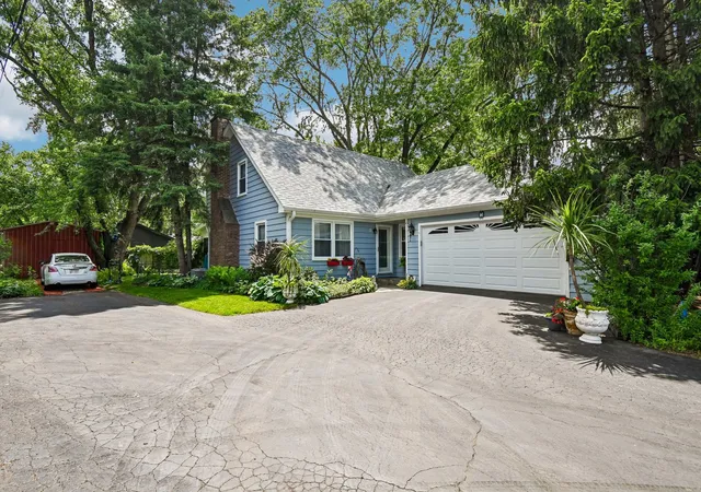 Homes for sale in Buffalo Grove, IL | 7 Columbus Pkwy, Buffalo Grove, IL 60089 | MLS# 12676507