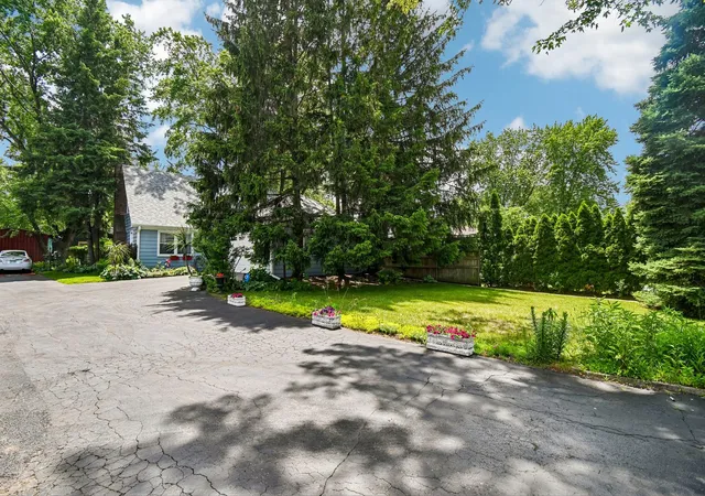 Homes for sale in Buffalo Grove, IL | 7 Columbus Pkwy, Buffalo Grove, IL 60089 | MLS# 12676507