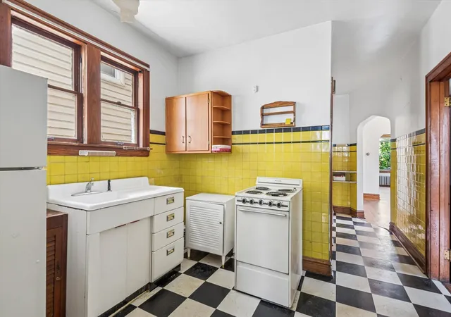 Photo 2 of Sale Pending at 3039 N Gresham Ave, Chicago, IL 60618 | MLS# 12676516 | Listing updated on 2026-09-24