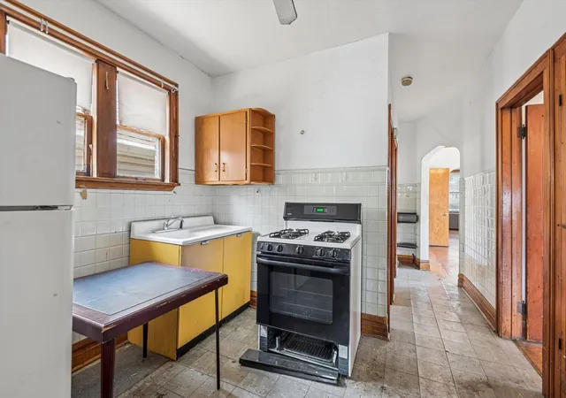 Photo 3 of Sale Pending at 3039 N Gresham Ave, Chicago, IL 60618 | MLS# 12676516 | Listing updated on 2026-09-24