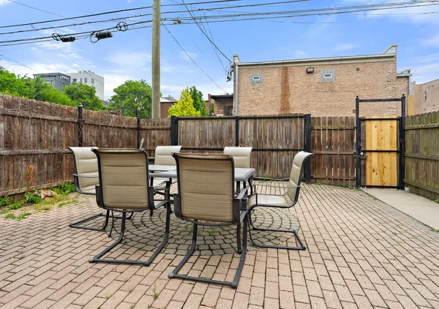 2nd image of 4339 S Indiana Avenue, Chicago, IL 60653 | Houzeo