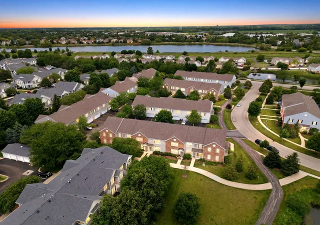 Homes for sale in Oswego, IL | 185 Springbrook Trl S, Oswego, IL 60543 | MLS# 12676614