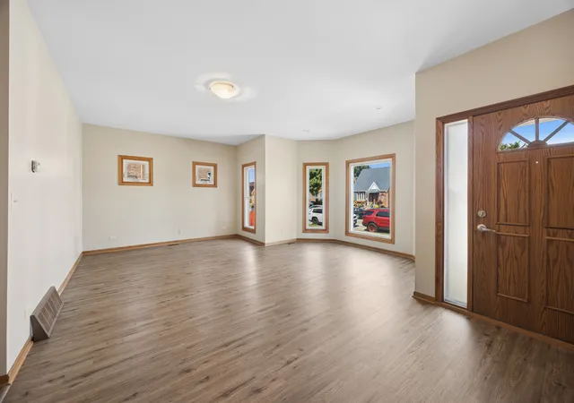 Photo 3 of Single family home for sale at 5310 S Mason Ave, Chicago, IL 60638 | MLS# 12676630 | Listing updated on 2026-09-19