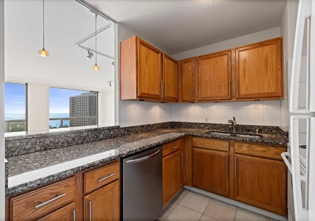 5th image of 4343 N Clarendon Ave #2304, Chicago, IL 60613 | MLS# 12676641