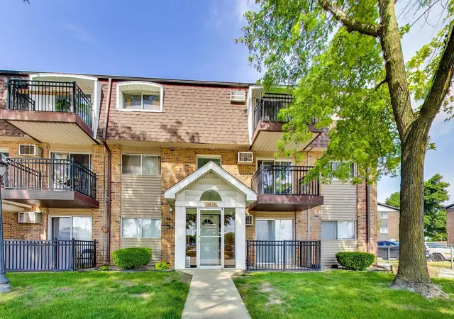 Homes for sale in Chicago Ridge, IL | 10428 Ridgeland Ave #6, Chicago Ridge, IL 60415 | MLS# 12676698