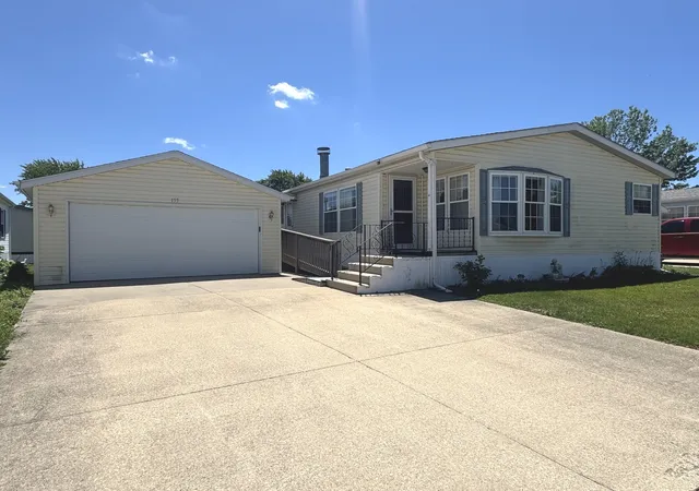 Homes for sale in Manteno, IL | 155 Scarlet Dr #155, Manteno, IL 60950 | MLS# 12676753