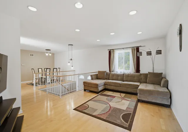 Homes for sale in Buffalo Grove, IL | 301 Horatio Blvd, Buffalo Grove, IL 60089 | MLS# 12676765