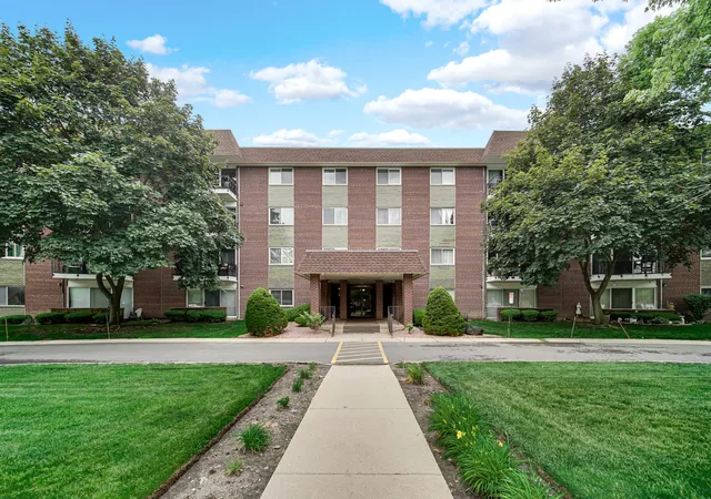 Homes for sale in Arlington Heights, IL | 1030 S Fernandez Ave S #4-M, Arlington Heights, IL 60005 | MLS# 12676838