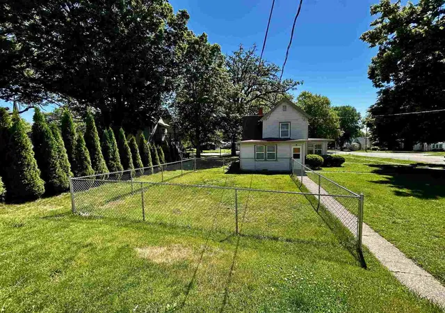 Homes for sale in Pecatonica, IL | 126 E 6th St, Pecatonica, IL 61063 | MLS# 12676881