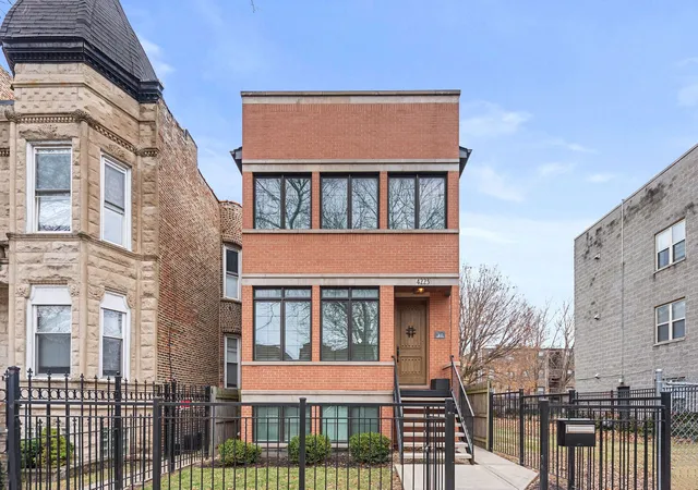 Homes for sale in Chicago, IL | 4223 S Wabash Ave, Chicago, IL 60653 | MLS# 12676917
