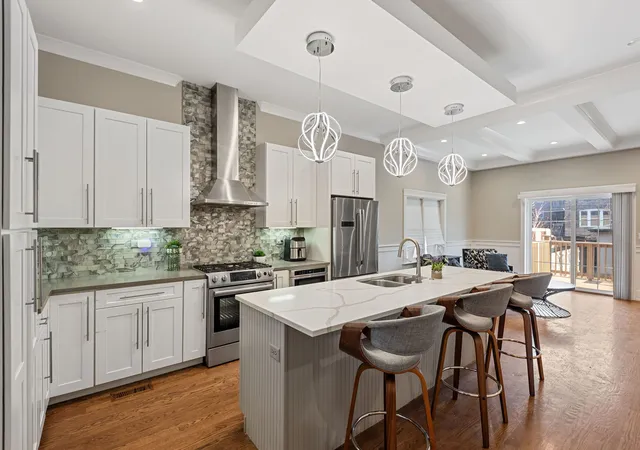 Homes for sale in Chicago, IL | 4223 S Wabash Ave, Chicago, IL 60653 | MLS# 12676917