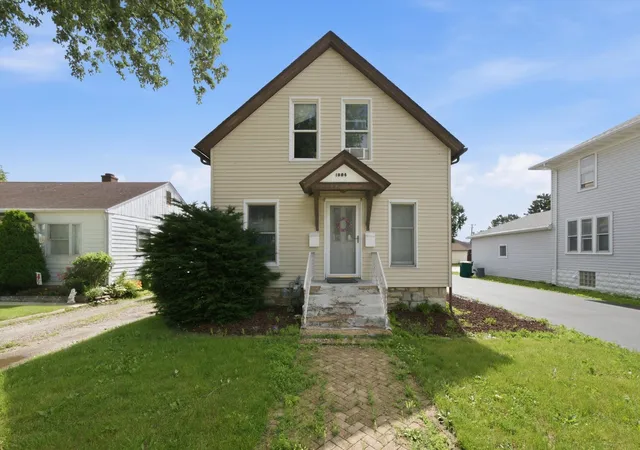 1st image of 1004 Oakland Ave, Joliet, IL 60435 | MLS# 12676964