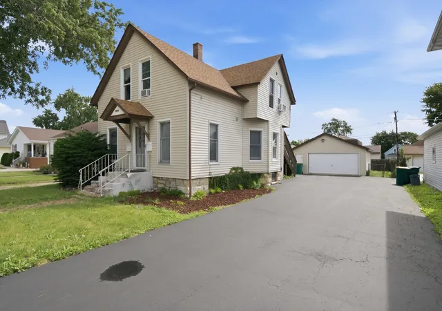 2nd image of 1004 Oakland Ave, Joliet, IL 60435 | MLS# 12676964