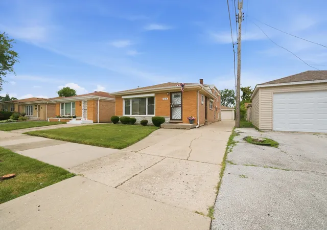 Homes for sale in Chicago, IL | 1014 W 109th Pl, Chicago, IL 60643 | MLS# 12676976