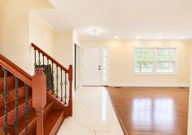 Photo 3 of Single family home for sale at 450 Heather Ln, Carol Stream, IL 60188 | MLS# 12677003 | Listing updated on 2026-09-25