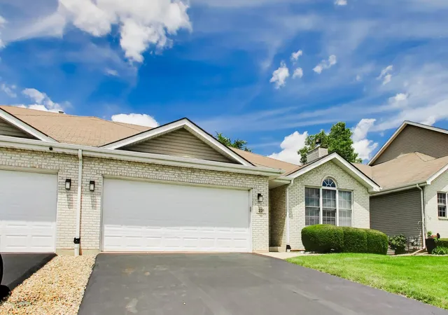1st image of 231 Hillcrest Ln, Steger, IL 60475 | MLS# 12677018