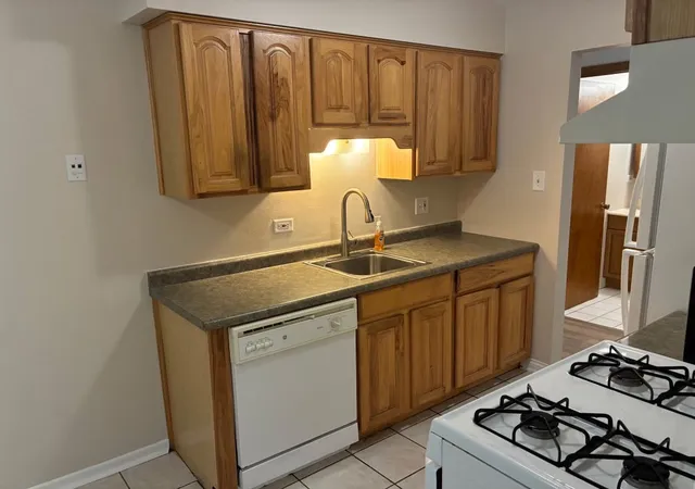Listing Photo 4 - Condo for sale in building located at 4616 Maple Ave, Brookfield, IL 60513 - Unit #1A