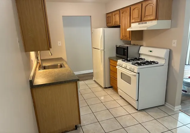 Listing Photo 5 - Condo for sale in building located at 4616 Maple Ave, Brookfield, IL 60513 - Unit #1A
