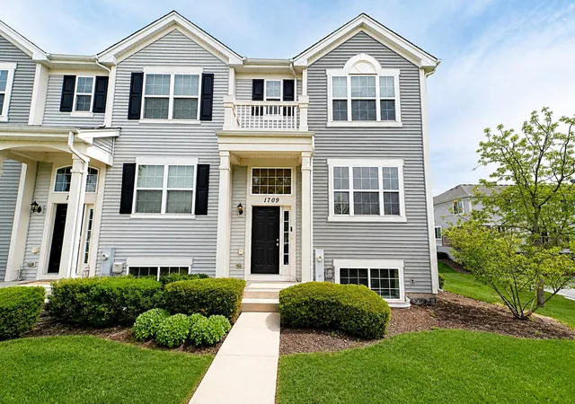 Homes for sale in Pingree Grove, IL | 1709 Windward Dr, Pingree Grove, IL 60140 | MLS# 12677066