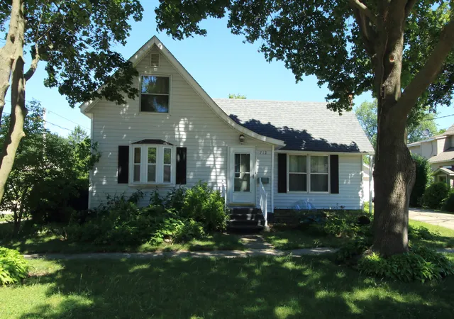 Homes for sale in Belvidere, IL | 712 E Hurlbut Ave, Belvidere, IL 61008 | MLS# 12677113