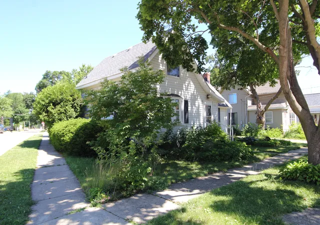 Homes for sale in Belvidere, IL | 712 E Hurlbut Ave, Belvidere, IL 61008 | MLS# 12677113